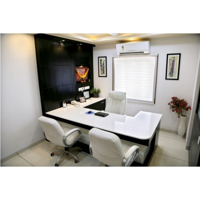 White U shaped manager office table modern